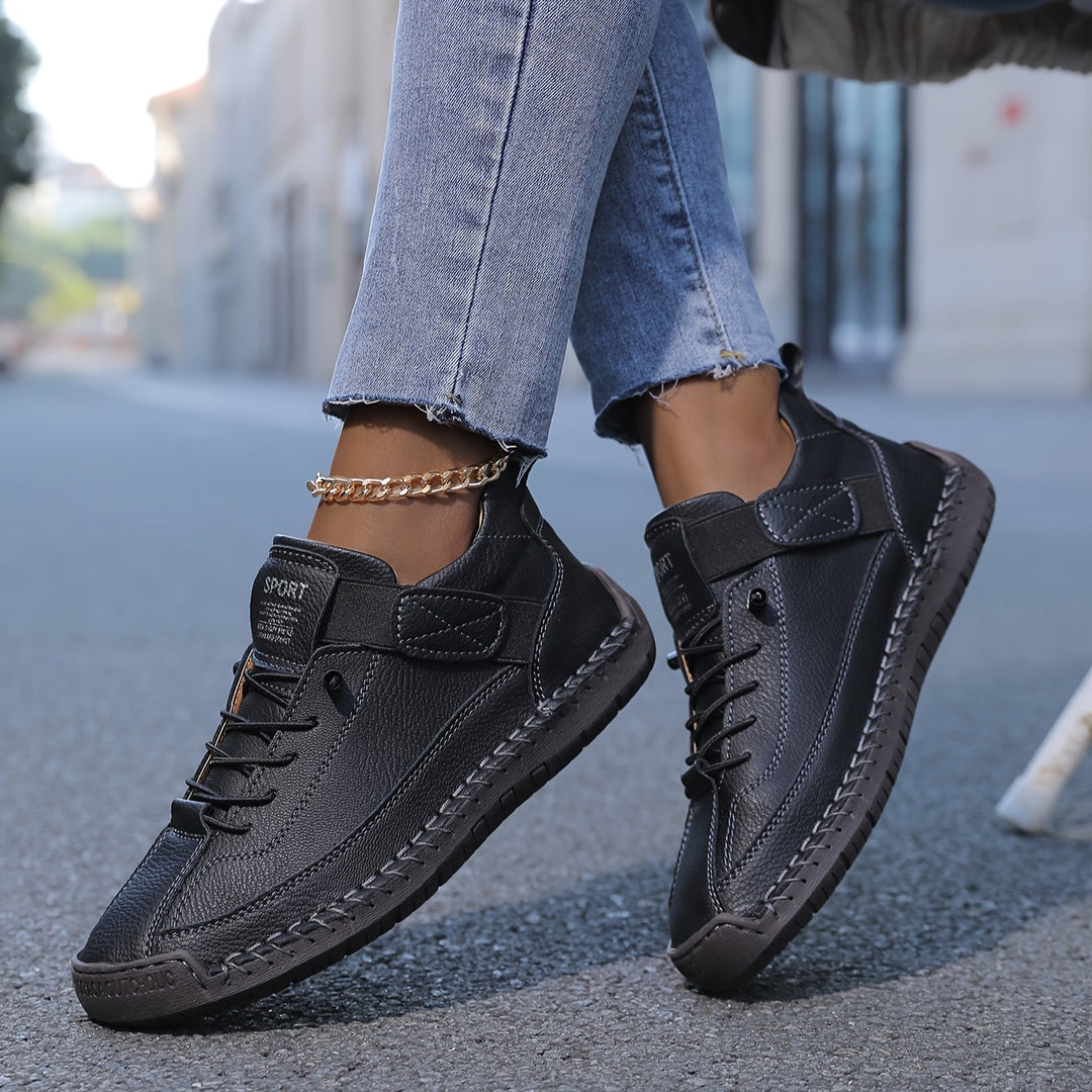 Stylowe wsuwane sneakersy damskie, z elastyczną cholewką. Lekkie i oddychające obuwie codzienne dla kobiet.