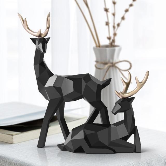 Figurka renifera w pozycji leżącej, nowoczesna dekoracja skandynawska, minimalistyczna ozdoba z żywicy.