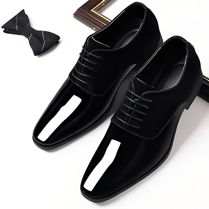 Eleganckie, klasyczne buty męskie formalne sznurowane, idealne do garnituru i pracy. Komfortowe obuwie wizytowe.