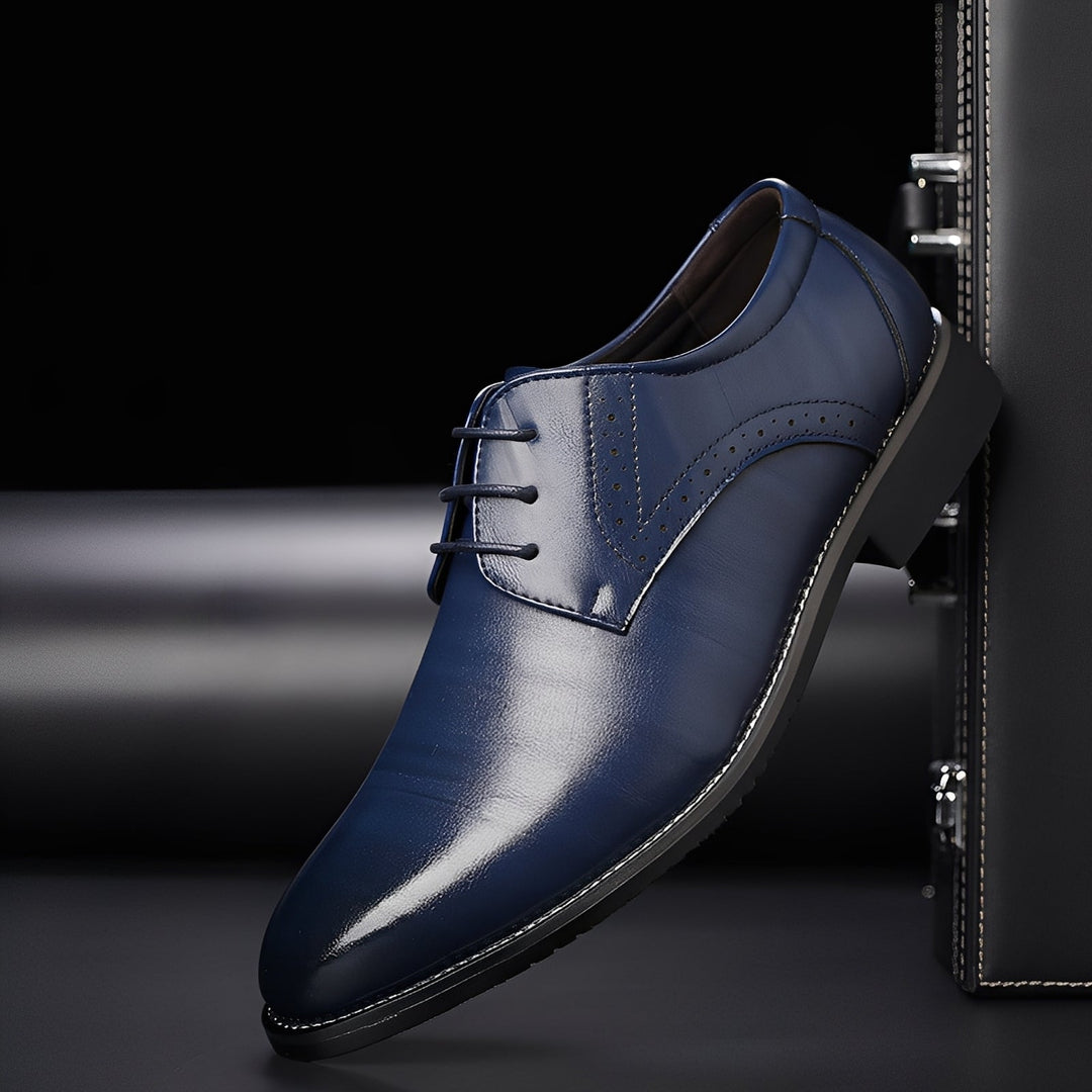 Męskie, eleganckie buty formalne sznurowane. Klasyczne obuwie wizytowe z wygodną konstrukcją.