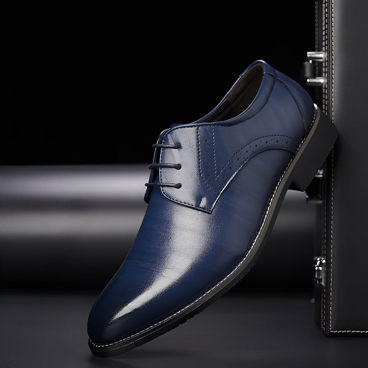 Męskie, eleganckie buty formalne sznurowane. Klasyczne obuwie wizytowe z wygodną konstrukcją.
