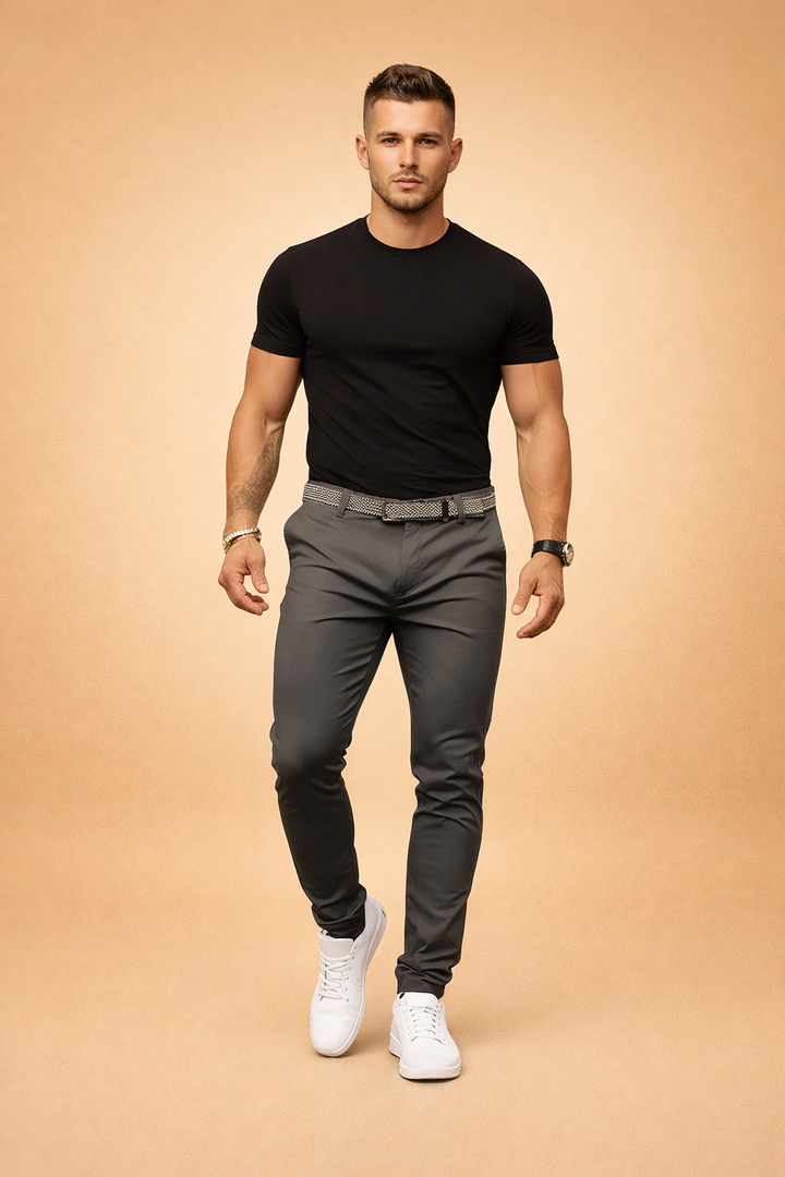 Eleganckie męskie spodnie slim fit w kolorze ciemnoszarym. Dopasowany krój, idealne do stylizacji smart-casual.