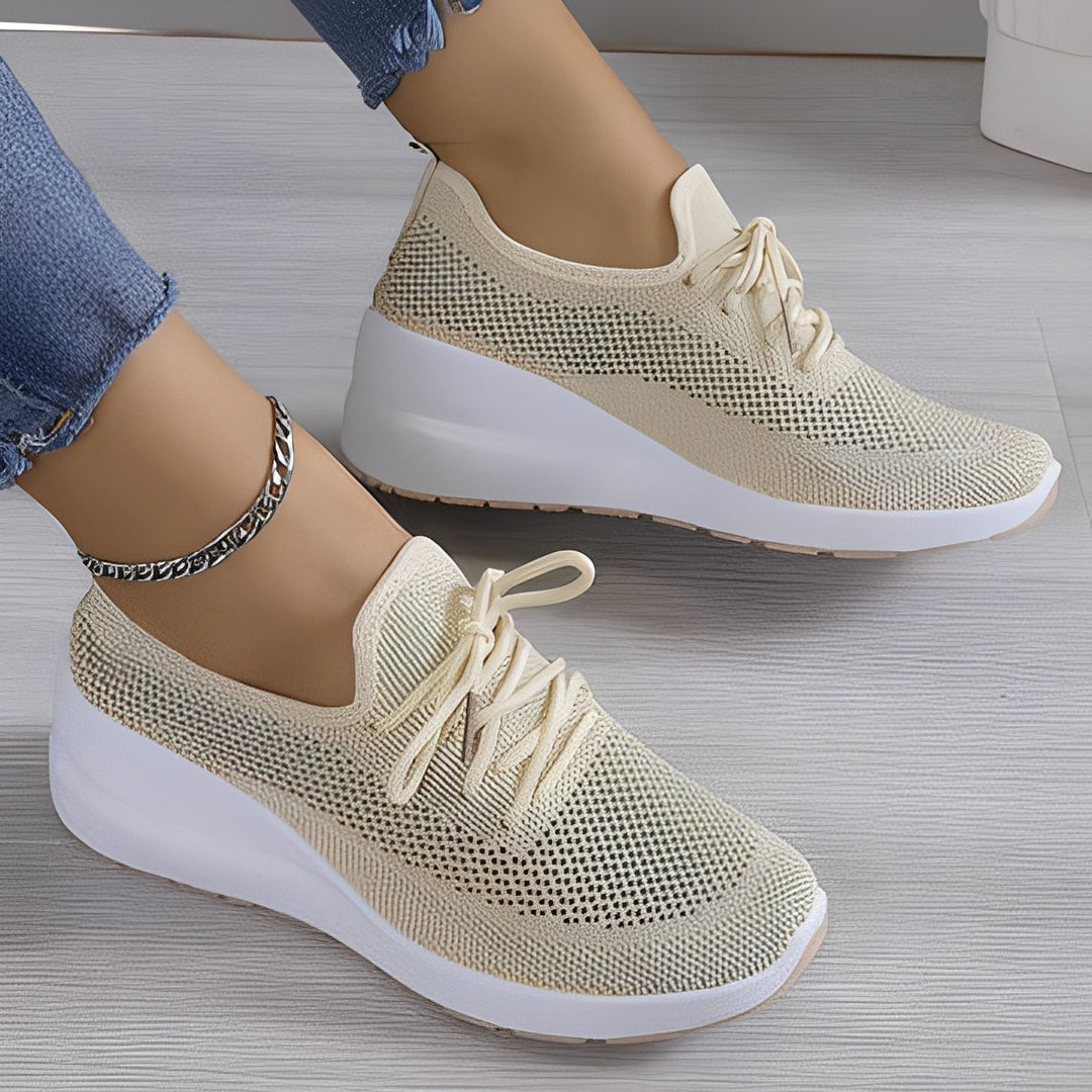 Wygodne buty damskie wiosenne/letnie. Zapewniają komfort i oddychalność, modne obuwie do codziennego użytku.