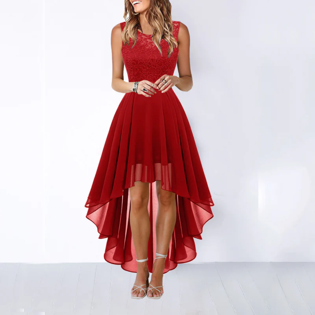 Elegancka sukienka maxi na wesele - zbliżenie na materiał i koronkę