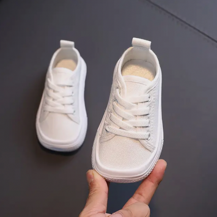 Wygodne buty codzienne dla dzieci FlexiSteps prezentujące giętką podeszwę