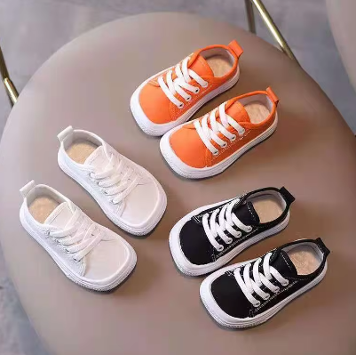 Dziecięce ergonomiczne buty barefoot FlexiSteps w kolorowym wydaniu, widok z boku