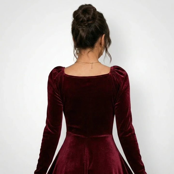 Czarna sukienka z dekoltem V, stylizacja wizytowa i elegancka