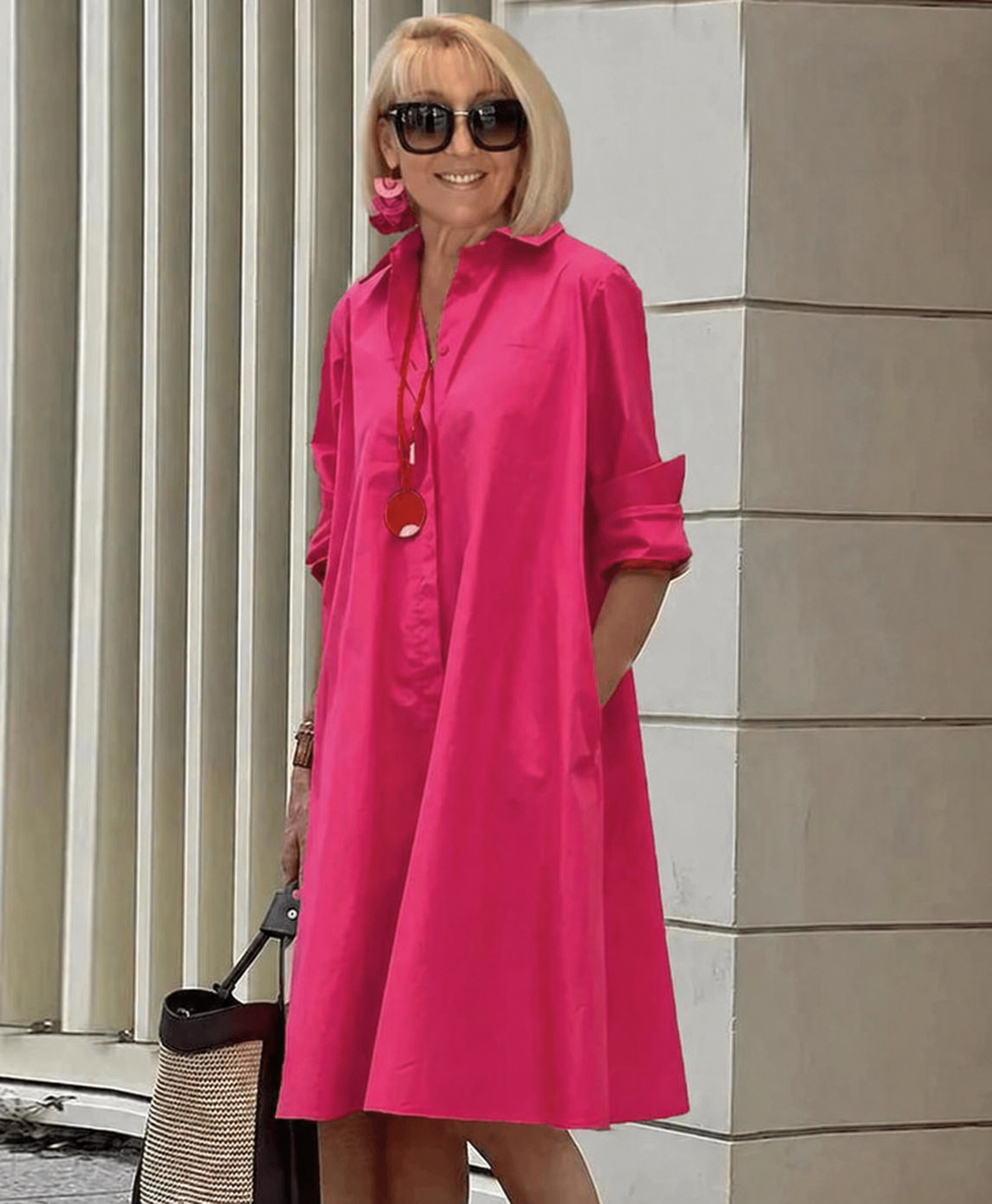 Kobieta w różowej sukience koszulowej midi oversize