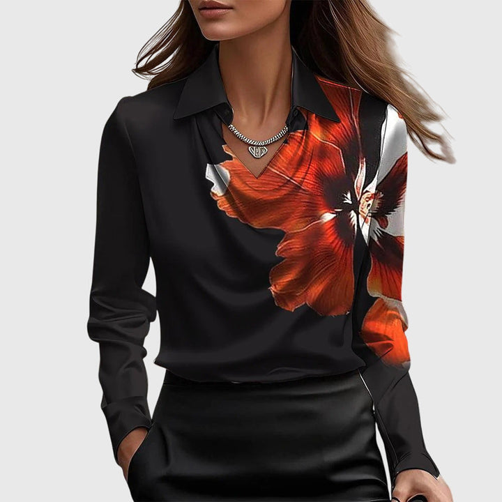 Stylowa bluzka wieczorowa z drapowanym dekoltem woda na modelce