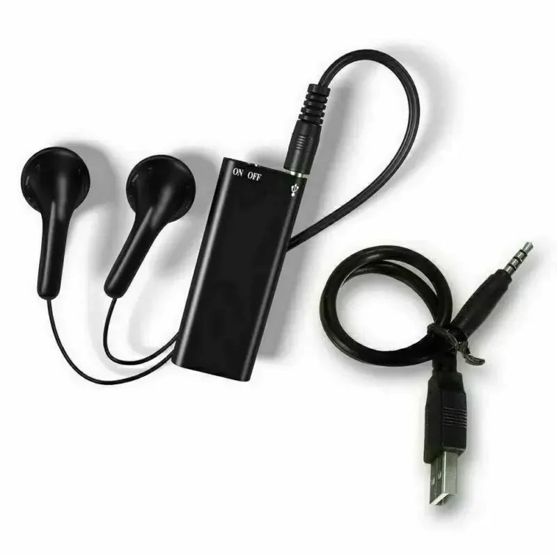 Mini rejestrator głosowy z czarnymi słuchawkami i kablem USB