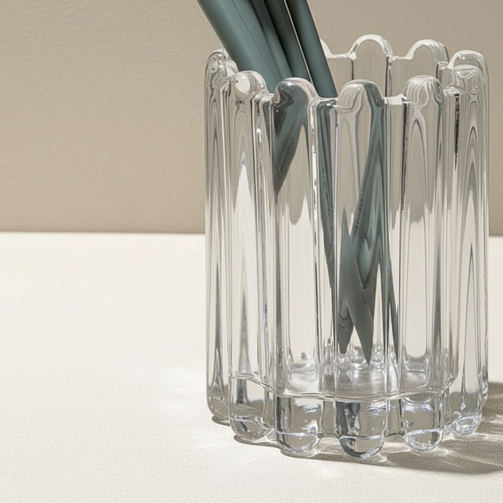 Elegancki falisty organizer do makijażu ze szkła. Idealny na toaletkę i do łazienki, na kosmetyki.