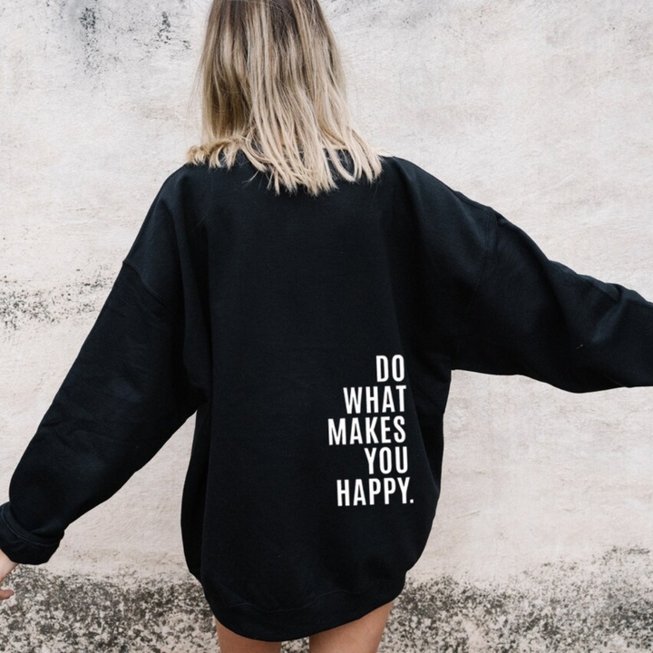 Niebieska bluza damska oversize z kapturem i inspirującym nadrukiem na plecach. Modna i wygodna do noszenia na co dzień.