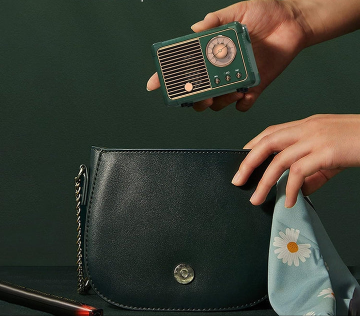 Elegancki głośnik Bluetooth w stylu retro, idealny do wystroju wnętrz i słuchania muzyki. Świetny pomysł na prezent.