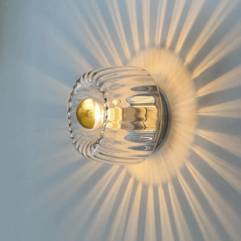 Lampa ścienna LED geometryczna, złota, minimalistyczna, oświetlenie wnętrz w stylu skandynawskim.