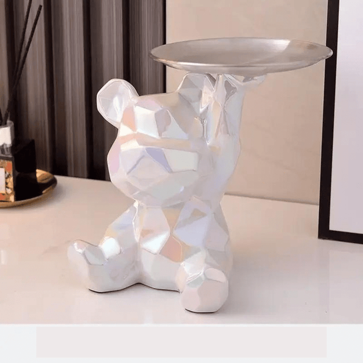 Geometryczny niedźwiedź na biurku z długopisami. Ceramiczny organizer, dekoracja nowoczesnego wnętrza.
