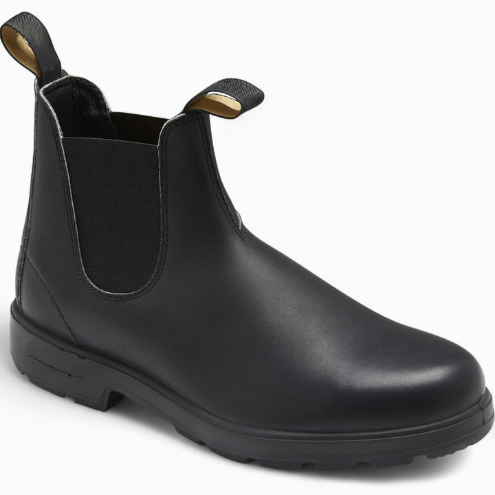 Męskie botki chelsea, eleganckie buty wsuwane smart casual w zbliżeniu