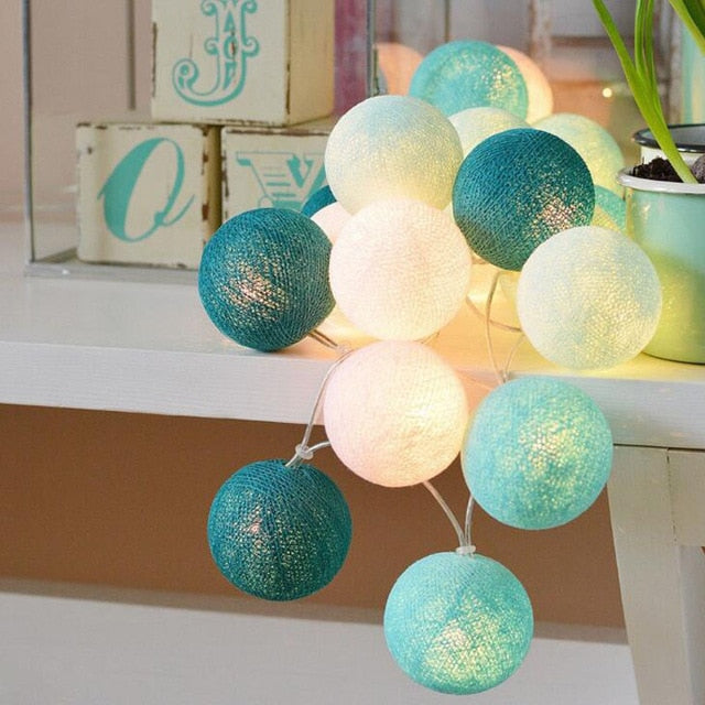 Elegancka girlanda LED bawełniane kulki. Uniwersalna dekoracja i nastrojowe oświetlenie domu.