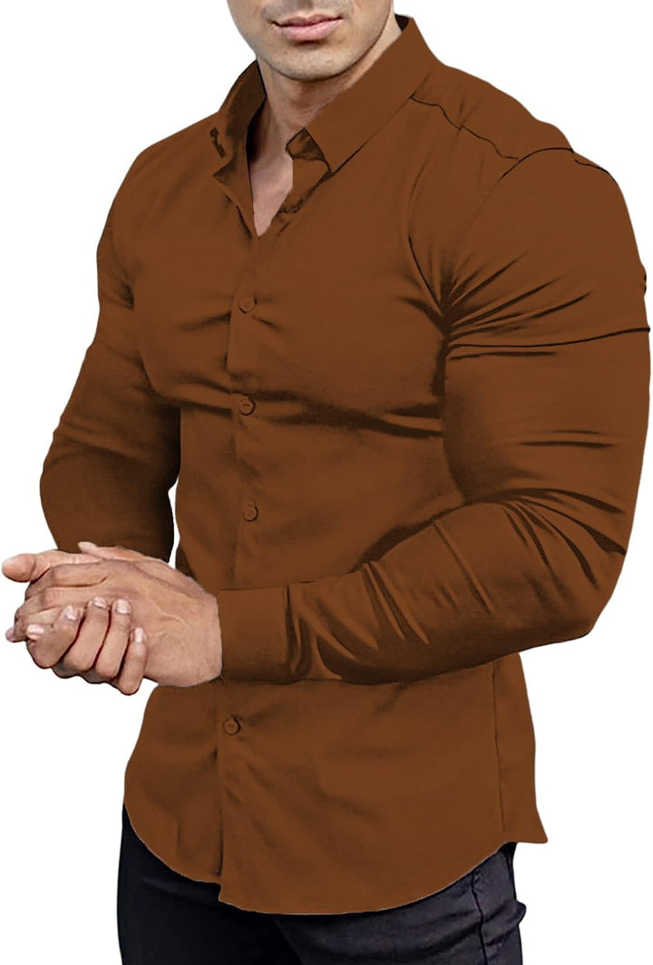 Męska elegancka koszula slim fit w zbliżeniu na kołnierzyk i zapięcie