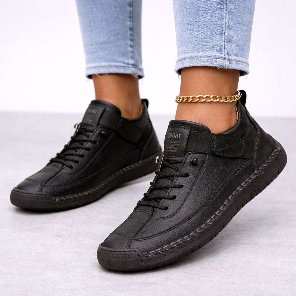 Modne sneakersy damskie do chodzenia, zbliżenie na podeszwę ortopedyczną