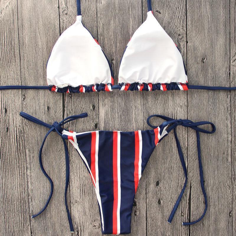 Elegancki granatowy dwuczęściowy strój kąpielowy bikini damski, idealny na wakacje.