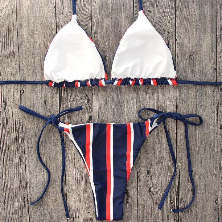 Elegancki granatowy dwuczęściowy strój kąpielowy bikini damski, idealny na wakacje.