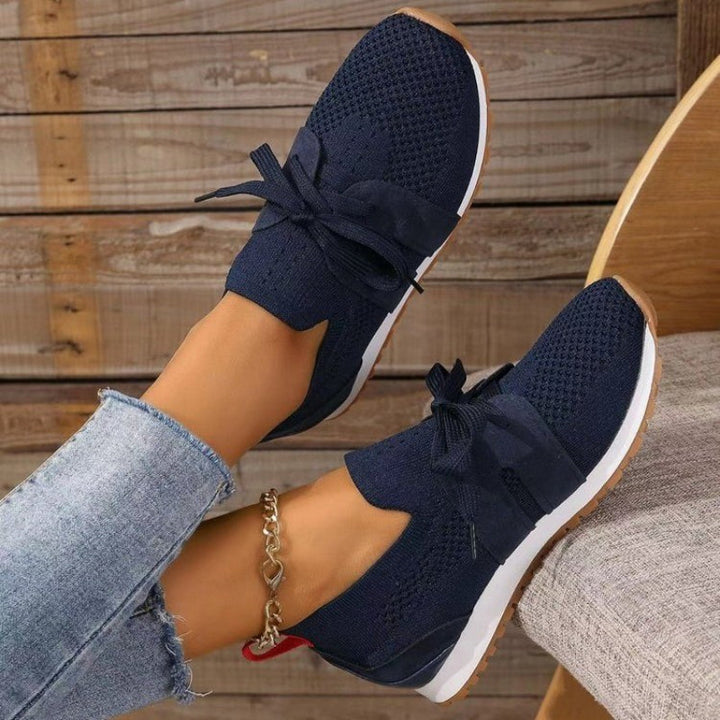 Sznurowane sneakersy damskie w modnych kolorach, wygodne obuwie codzienne do sportowych stylizacji