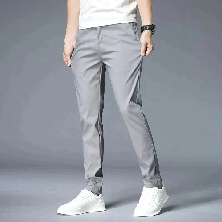 Szare spodnie męskie typu chino w stylu casual, idealne na co dzień