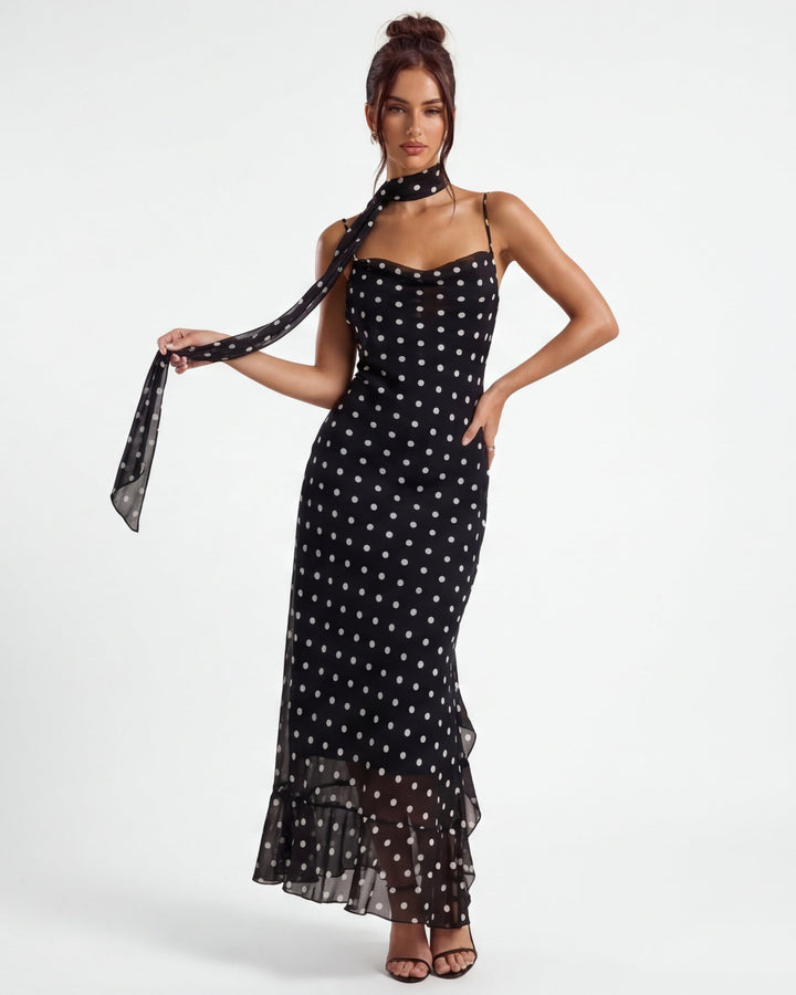 Czarna damska sukienka maxi w groszki, elegancka i casualowa moda damska