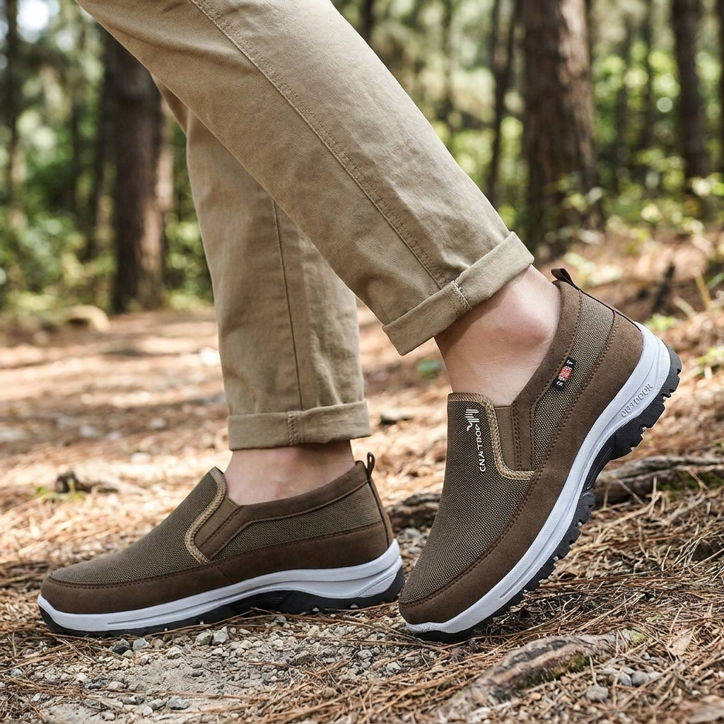 Męskie buty do chodzenia w kolorze khaki prezentowane w plenerze