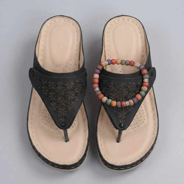 Czarne letnie buty na koturnie z miękką wkładką i wsuwanym paskiem