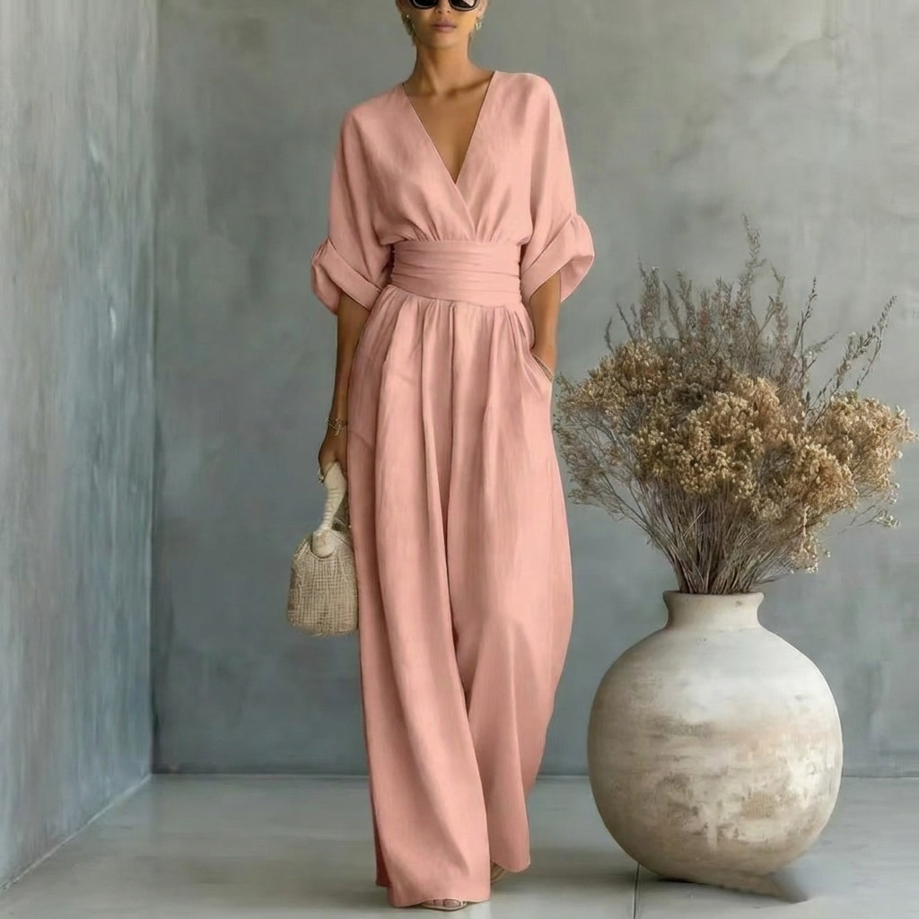 Detale wykończenia eleganckiego kombinezonu damskiego, modny design