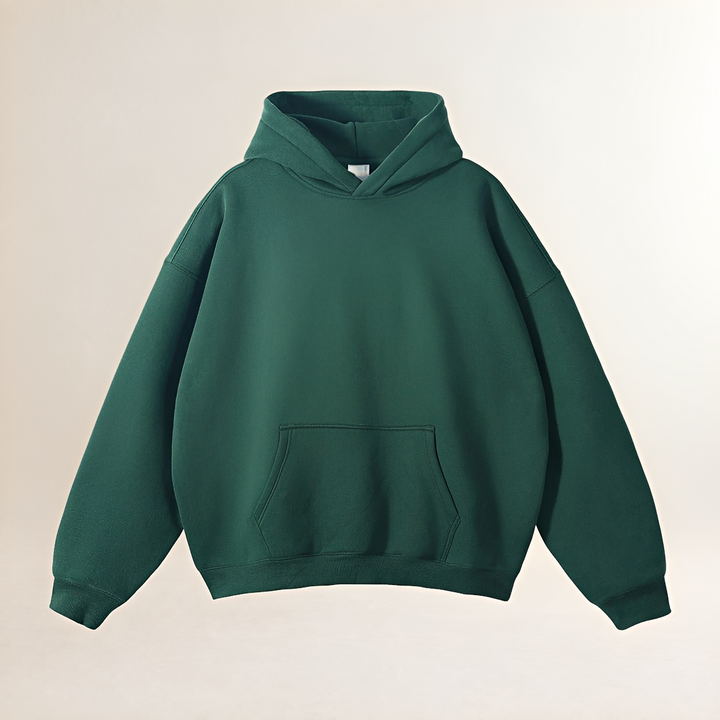 Męska bluza oversize z kapturem w stylu streetwear – widok z bliska na kieszeń kangurku