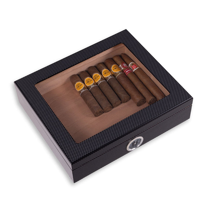 Elegancki drewniany humidor z przeszkloną pokrywą i higrometrem, zapewniający optymalne warunki dla cygar.