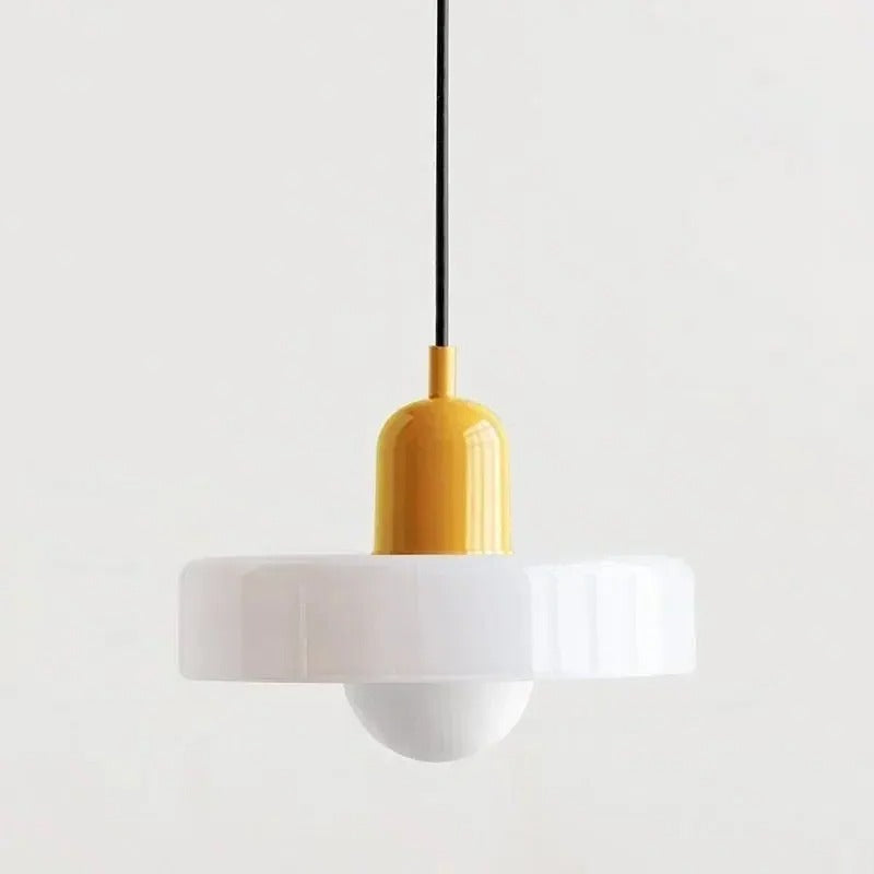 Lampa do salonu w stylu retro wyłączona, prezentująca swój unikalny design