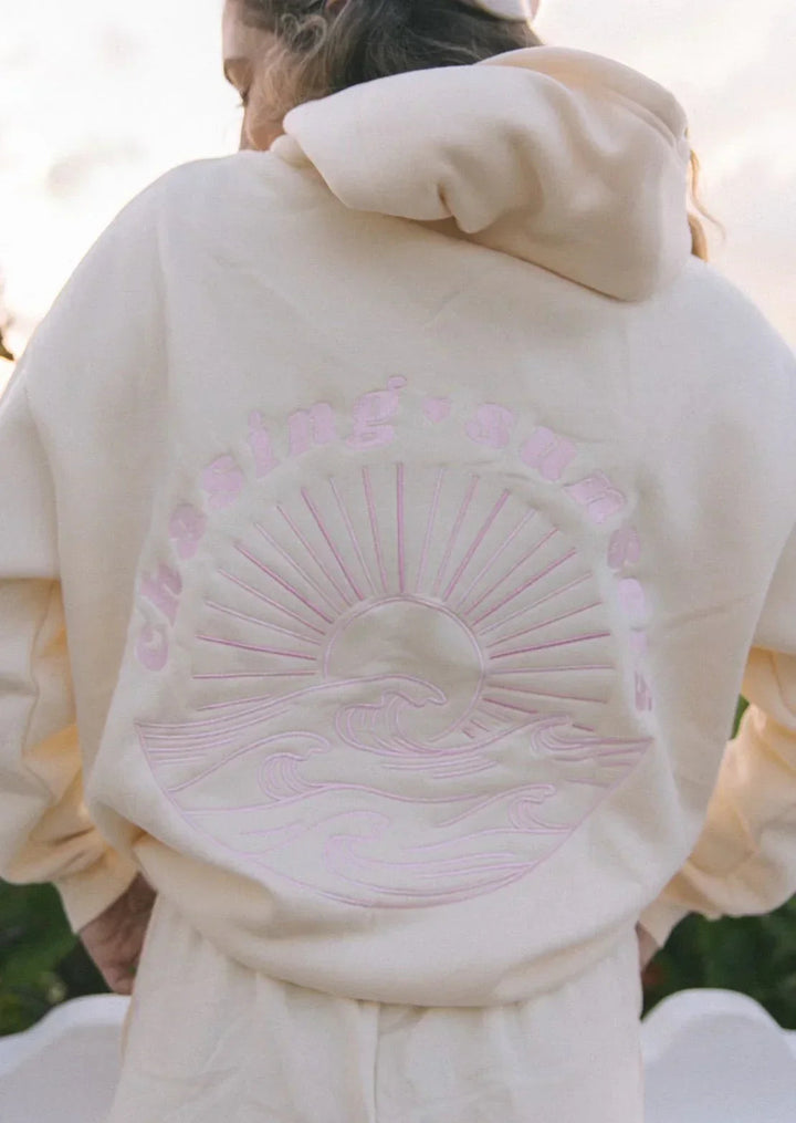 Różowa damska bluza z kapturem Lena - tył letniego swetra w stylu streetwear