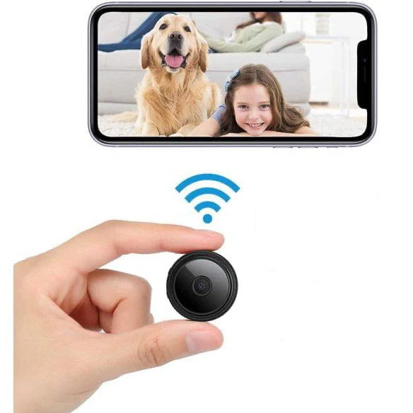 Mini bezprzewodowa kamera magnetyczna prezentowana w dłoni z widokiem na smartfon