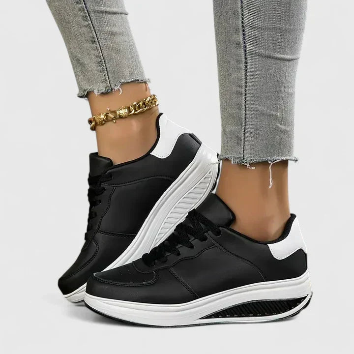 Zbliżenie na podeszwę ortopedyczną damskich sneakersów o wysokim komforcie