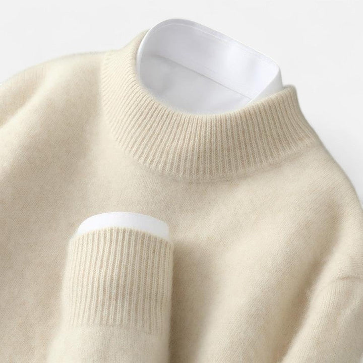 Beżowy męski sweter o miękkiej teksturze i eleganckim kroju
