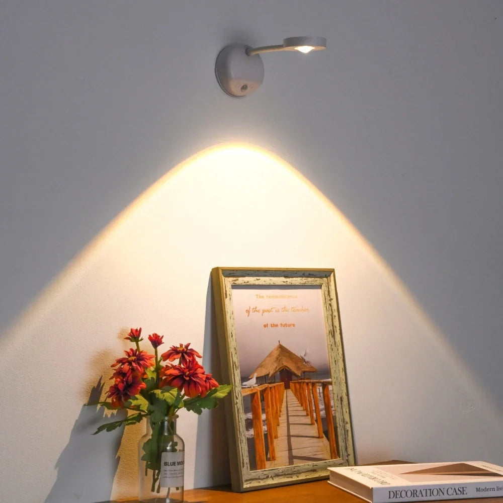 Lampa ścienna LED z pilotem do sterowania jasnością i barwą światła. Wygodne i inteligentne oświetlenie w domu.