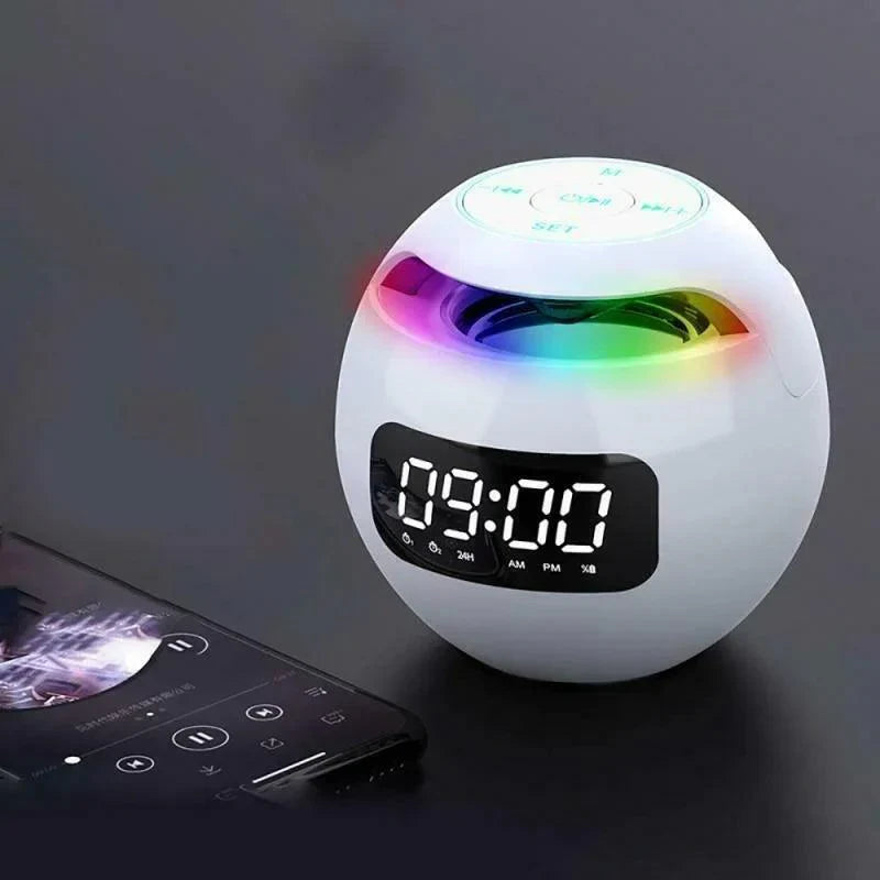 Stylowy budzik cyfrowy z głośnikiem Bluetooth i kolorowym LED. Stwórz atmosferę muzyką i światłem w sypialni.