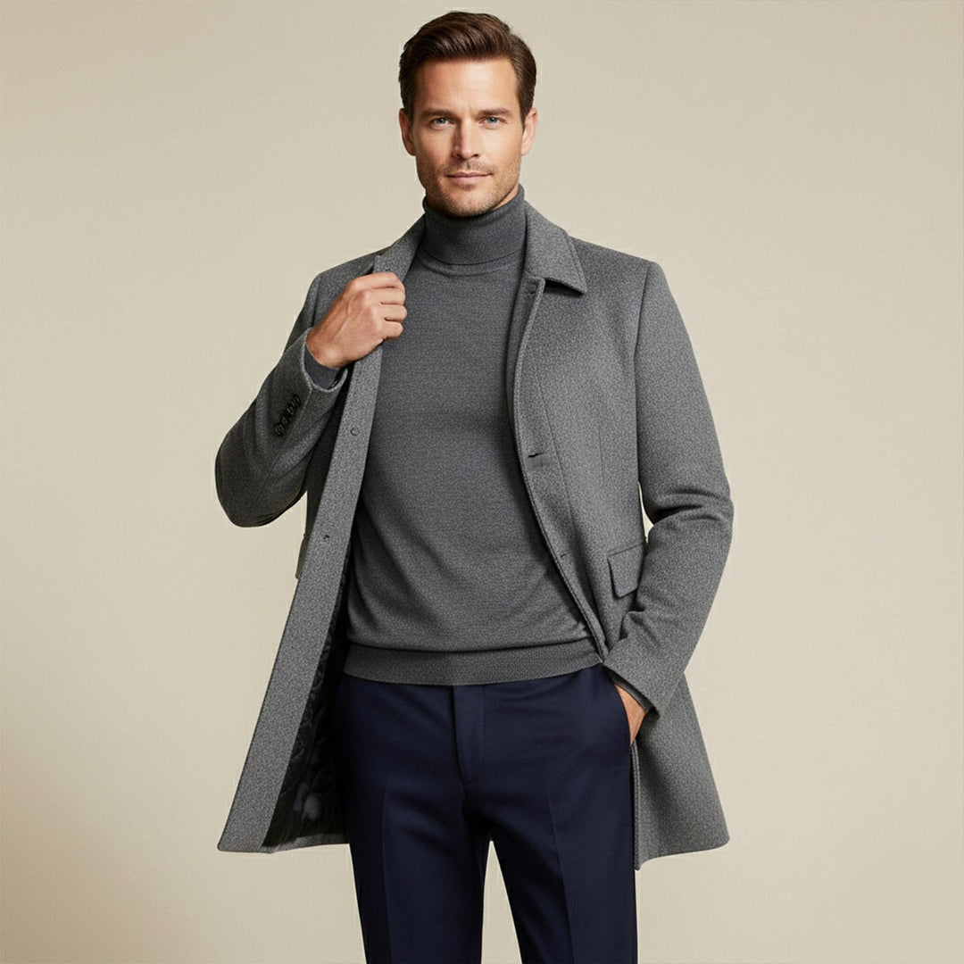 Model prezentujący elegancki szary płaszcz męski Jackson