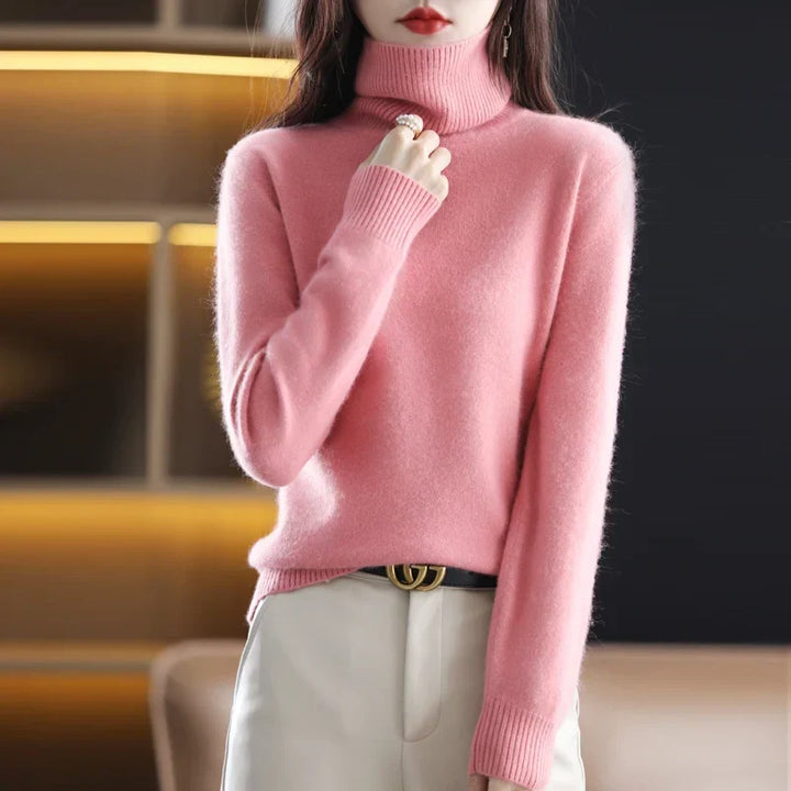 Elegancki różowy sweter damski z wysokim golfem i długimi rękawami