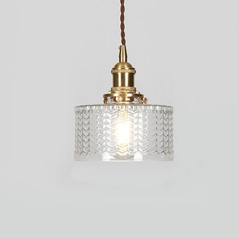 Japońska szklana lampa wisząca nad stół w jadalni. Minimalistyczna dekoracja.