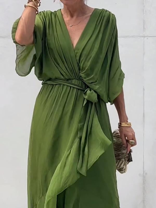 Elegancka sukienka damska maxi w wersji wizytowej, cała sylwetka