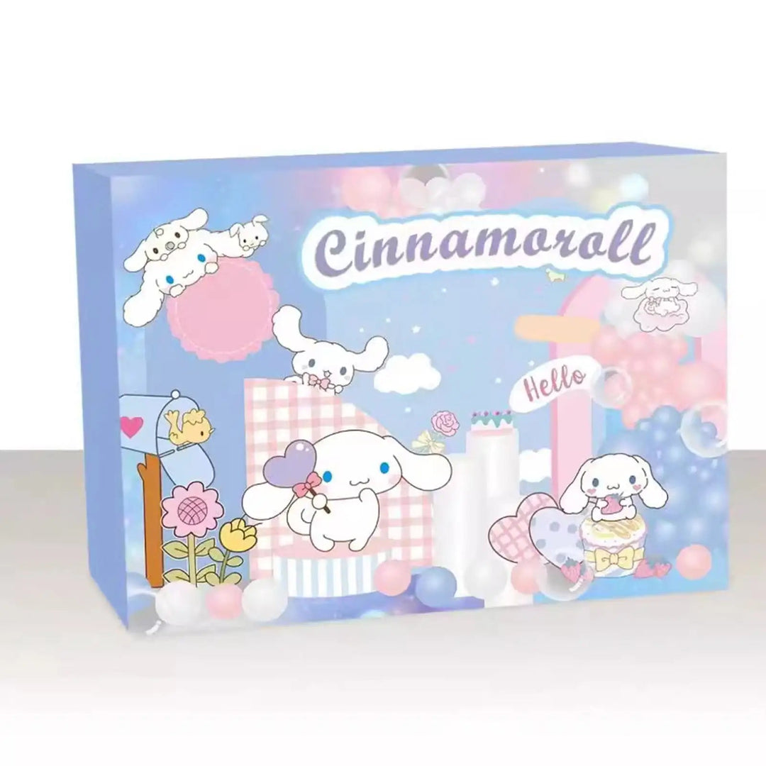 Zestaw kalendarza adwentowego z figurkami anime i kawaii brelokami. Świąteczne zabawki-niespodzianki dla dzieci.