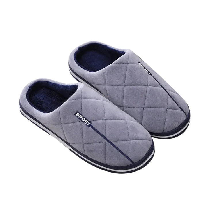 Stylowe kapcie domowe unisex, idealne dla dużych stóp, zapewniające komfort i wygodę na co dzień.