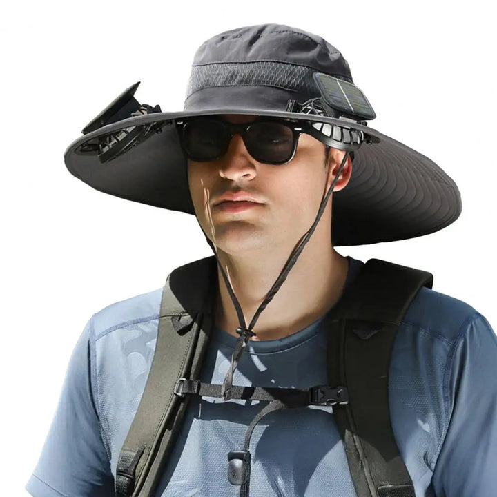 Kapelusz outdoorowy z wentylatorem solarnym. Szerokie rondo, ochrona UPF 50, do turystyki pieszej.