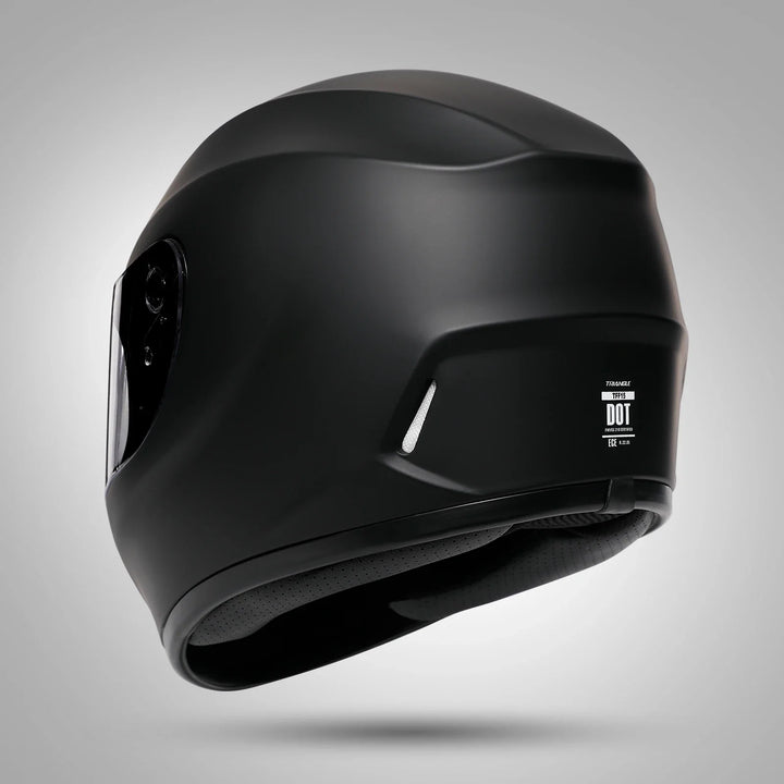 Stylowy kask motocyklowy integralny uniseks z jasnym wizjerem, idealny do jazdy.