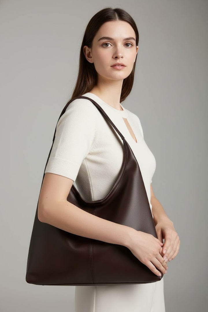 Duża torba shopper na ramię z kieszenią w zbliżeniu na detale