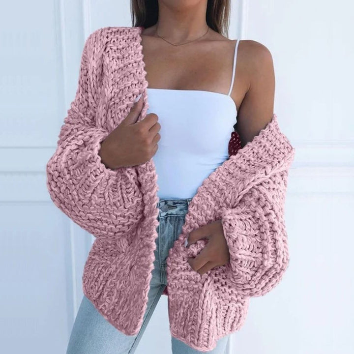 Damski sweter rozpinany bez zapięcia, gruby kardigan na jesień w zbliżeniu na splot